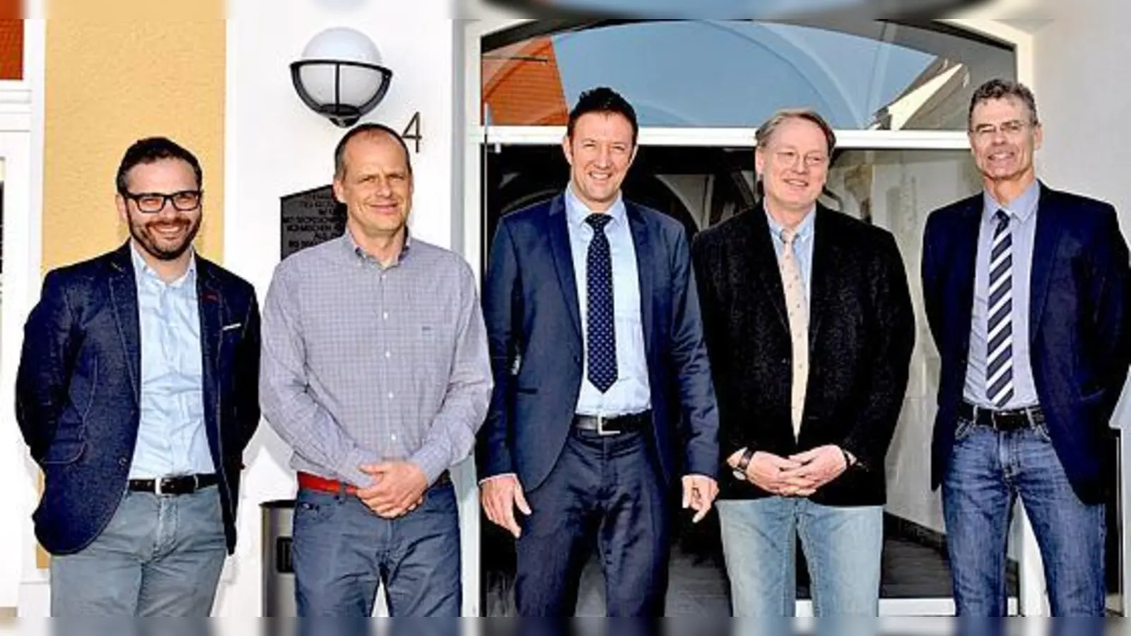 Oberärzte Dr. Grigorius Valassis, Dr. Mathis Schlüter, Chefarzt Priv.-Doz. Dr. Martin Schmidt, Oberarzt Dr. Martin Ziegler mit Gastreferent Priv.-Doz. Dr. Harald Rittger, Chefarzt der Klinik für Herz- und Lungenerkrankungen Klinikum Fürth (v.li.).	 (F: VA)