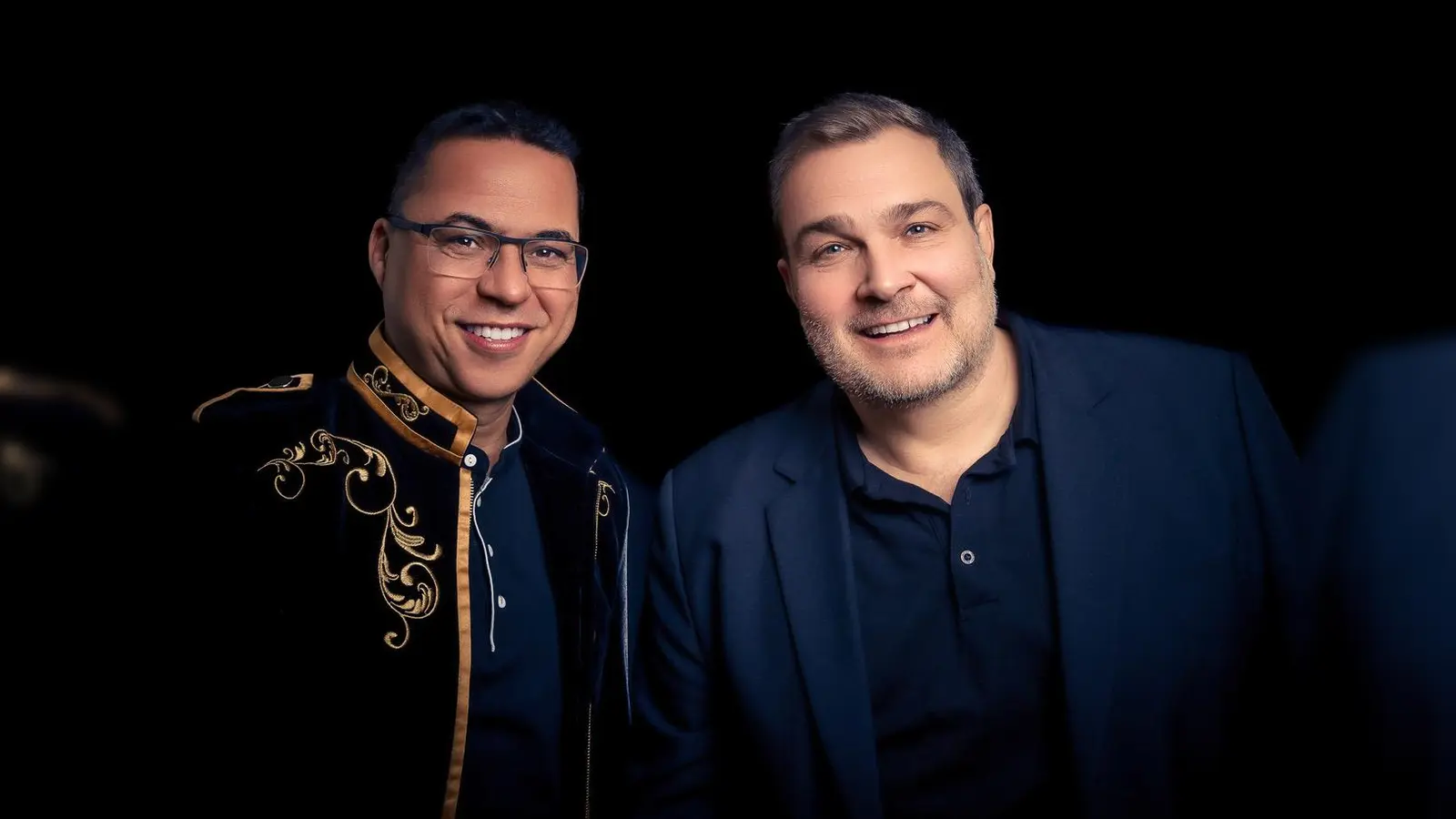 Startenor Gregor Prächt und Weltklasse-Pianist Alex Wilson freuen sich auf viele Gäste bei ihrer Club-Tour am 4. und 5. April in München.  (Foto: Sascha T. Goth)