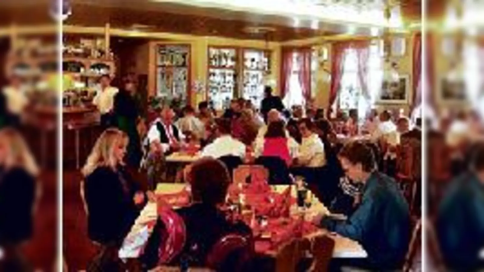 Der Saal der »Ostkurve« war am vergangenen Sonntag bis auf den letzten Platz besetzt. Alle wollten den Geburtstag gebührend feiern. 	 (Foto: pb)