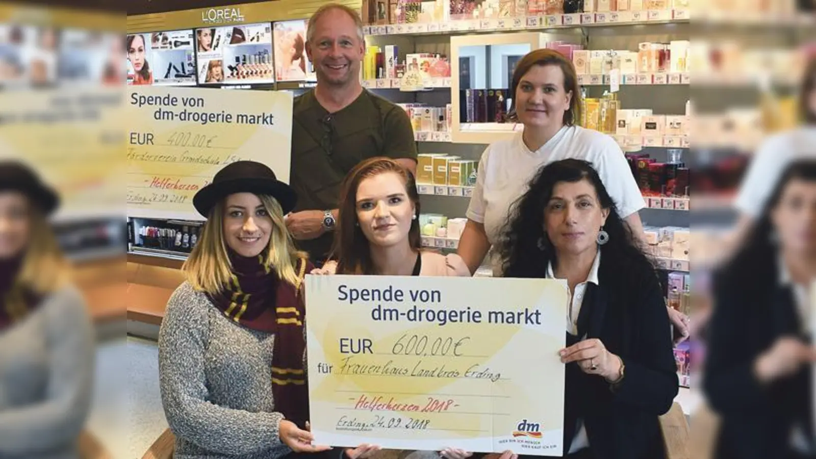 Nur strahlende Gesichter gab es bei der Übergabe der Spendengelder ans BRK und den Schuförderverein.	 (Foto: BRK)