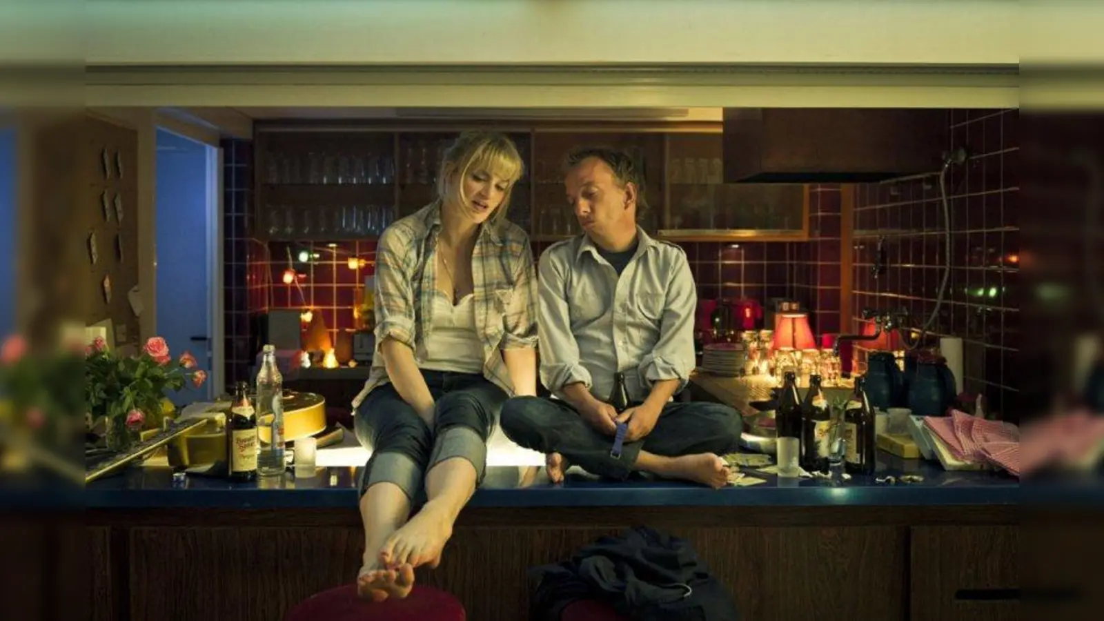 Vivien (Vivien Bullert) und Bomber (Tobi B.) kommen sich näher. (Foto: Stefan Hoederath / strangenough pictures / One Two Film)