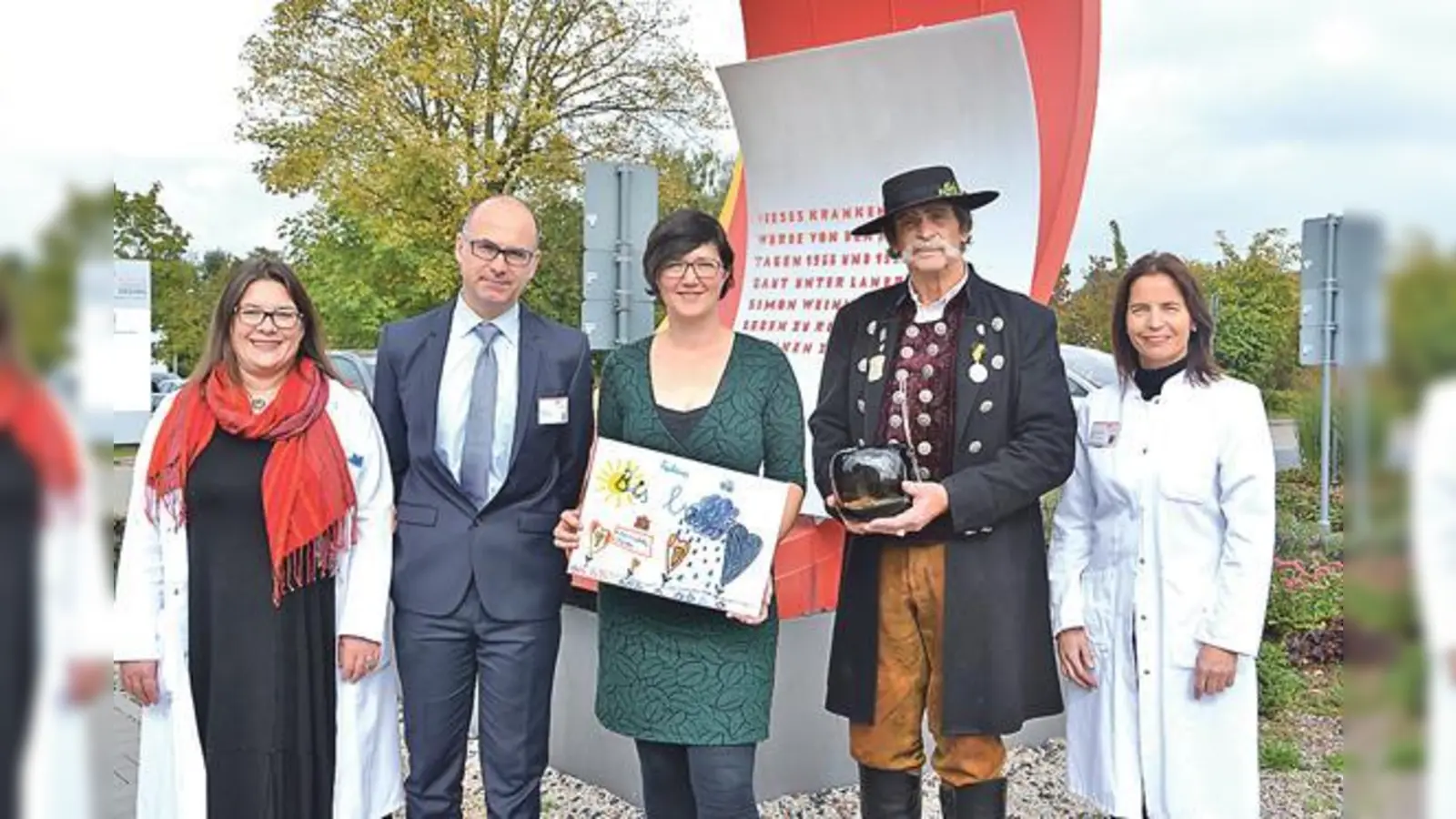 Irene Brotsack, Dr. Dirk Last, Annemarie Wolf, Peter Böhme und Dr. Birgit Niemeyer bei der Spendenübergabe.	 (Foto: VA)