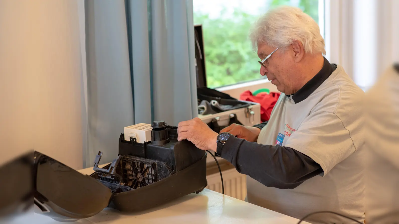 Rund 70 Prozent der defekten Geräte können mit dem richtigen Werkzeug, Know-how und gutem Willen wieder repariert werden.  (Foto: Michael Himmelstoss)