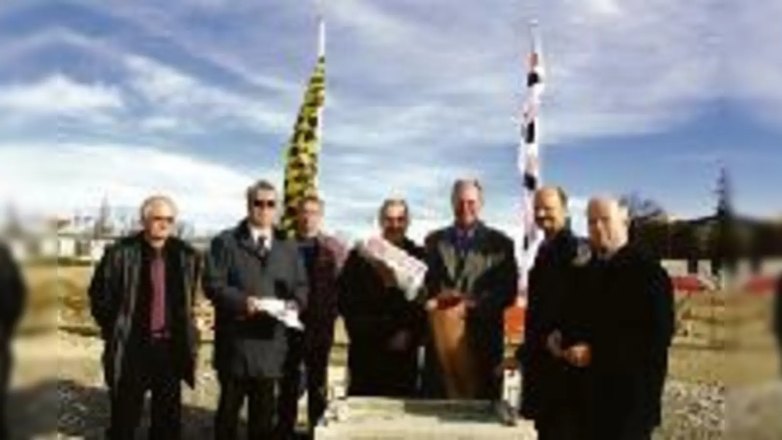 Startschuss für den Gewerbehof  (Foto: Dr. Reinhard Wieczorek (3.v.r.) legte einst den Grundstein für den Gewerbehof Giesing und zieht inzwischen eine positive Bilanz.)