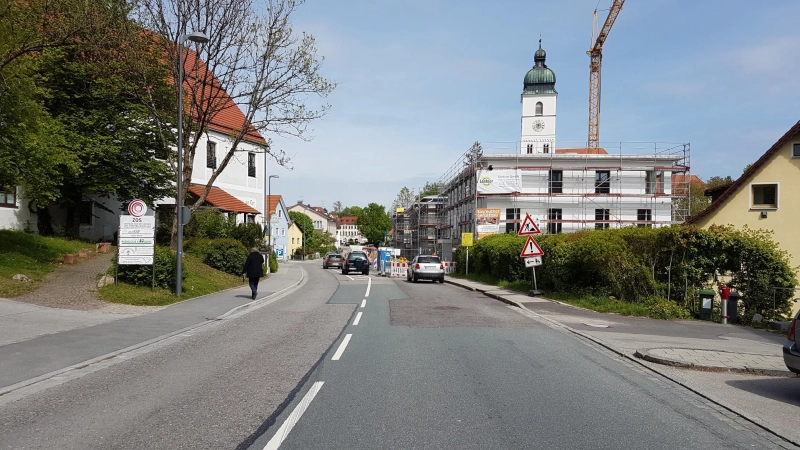 Die Bahnhofstraße wird jeweils halbseitig wegen der Bauarbeiten gesperrt. (Foto: oh)