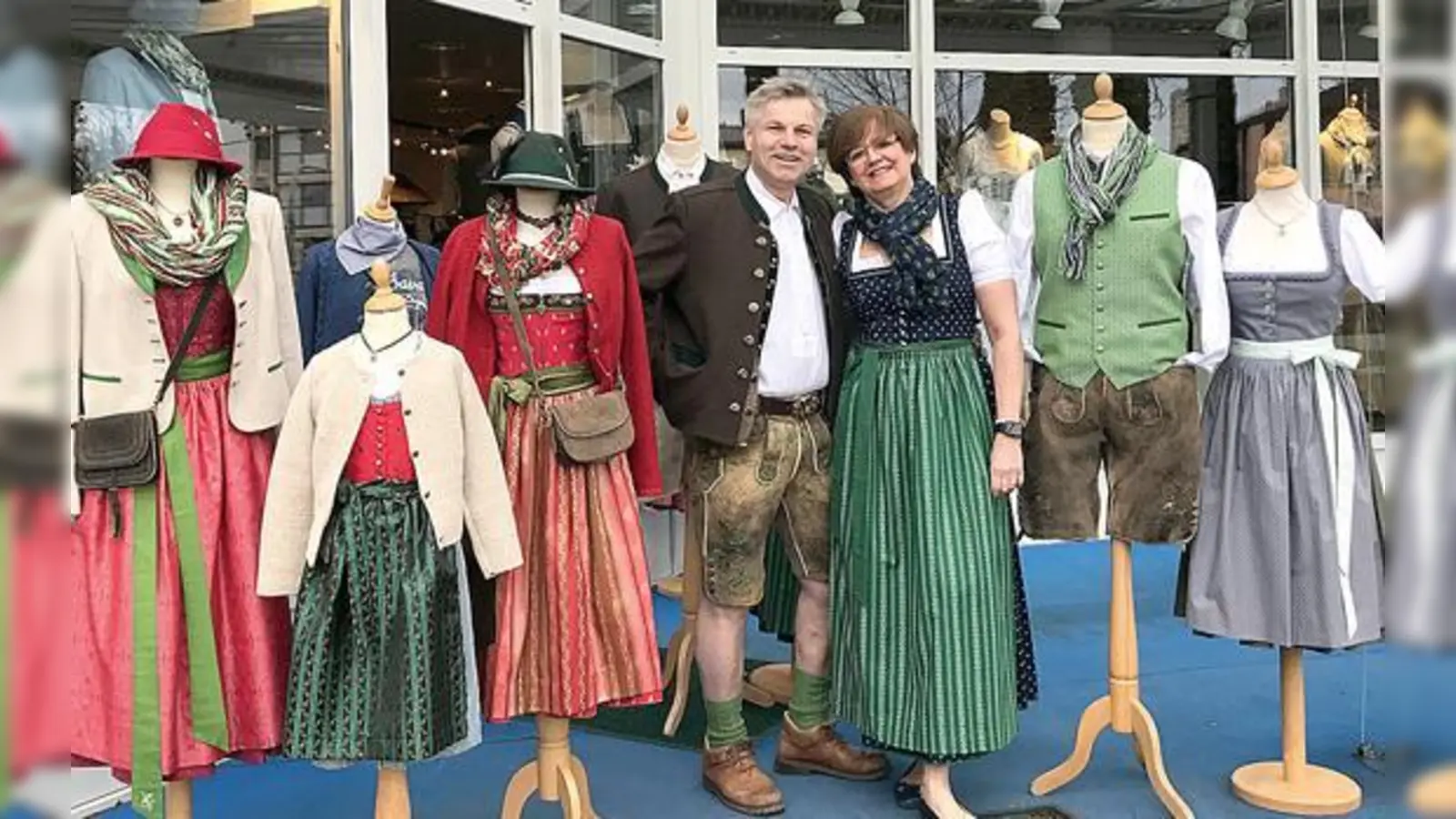 Das Ehepaar Seeböck betreibt seit zehn Jahren ihr Trachtengeschäft in der Ottostraße. 	 (Foto: Heike Woschee)