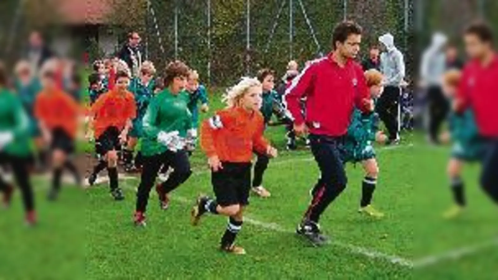 Vor dem Spiel ist nach dem Spiel: der TSV Moosach musste sich knapp geschlagen geben.  (Foto: Verein)