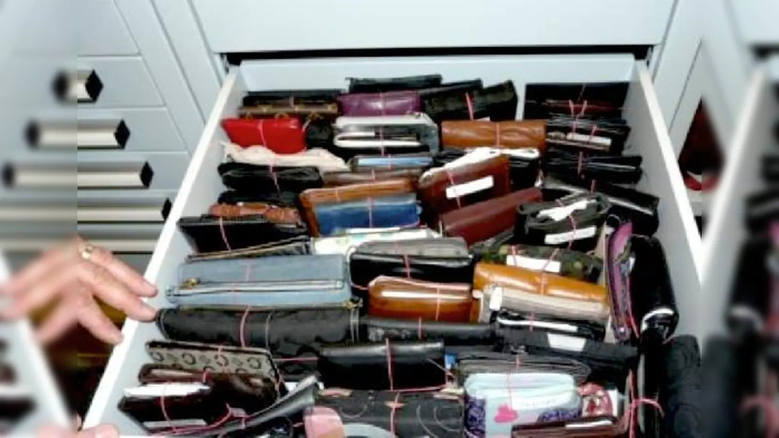 Über ein Drittel aller verlorenen Geldbörsen wurden vergangenes Jahr nicht abgeholt.  (Foto: Stephanie Wolf/Fundbüro München)