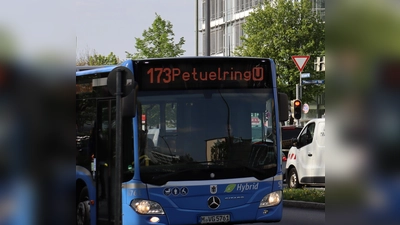 Eine der Maßnahmen zur Reduzierung des Energieverbrauches ist die Umrüstung der Straßenbeleuchtung auf LED-Technik.  (Symbolbild: mha)
