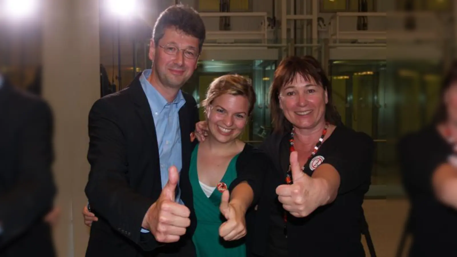 Freuen sich über den Ausgang des Bürgerentscheids: Michael Piazolo, Katharina Schulze und Helga Stieglmeier.    (Foto: sh)