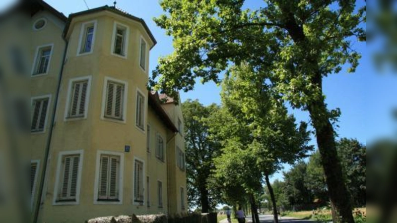 Zu weit weg, zu aufwändig zu unterhalten, zu ungeeignet für Jugendliche, zu laut für die Nachbarschaft - Gründe, die gegen einen Obermenzinger Jugendtreff im leerstehenden Gebäude in der Lochhausener Straße 21 sprechen, fand die Stadt viele. (Foto: US)