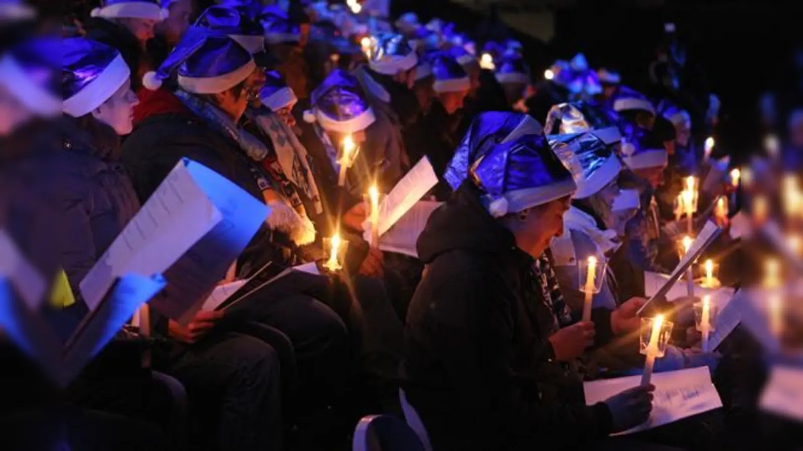 Stimmungsvolles Giesing: Adventssingen im Grünwalder Stadion.  (Foto: A. Wild)