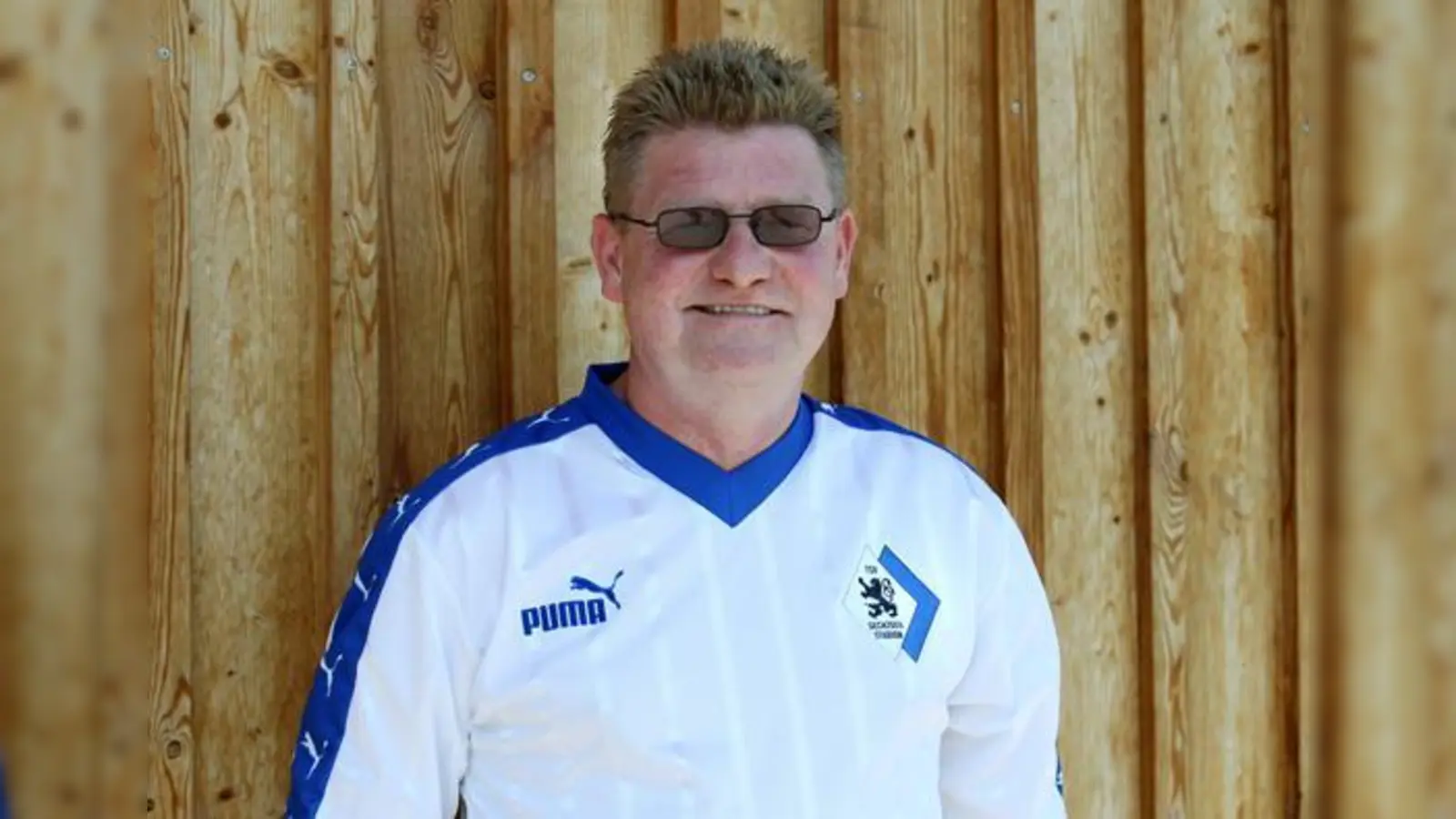 Teammanager Arnold Geißler sucht fußballbegeisterte Hobbykicker mit Löwen-Gen.  (Foto: A. Wild)