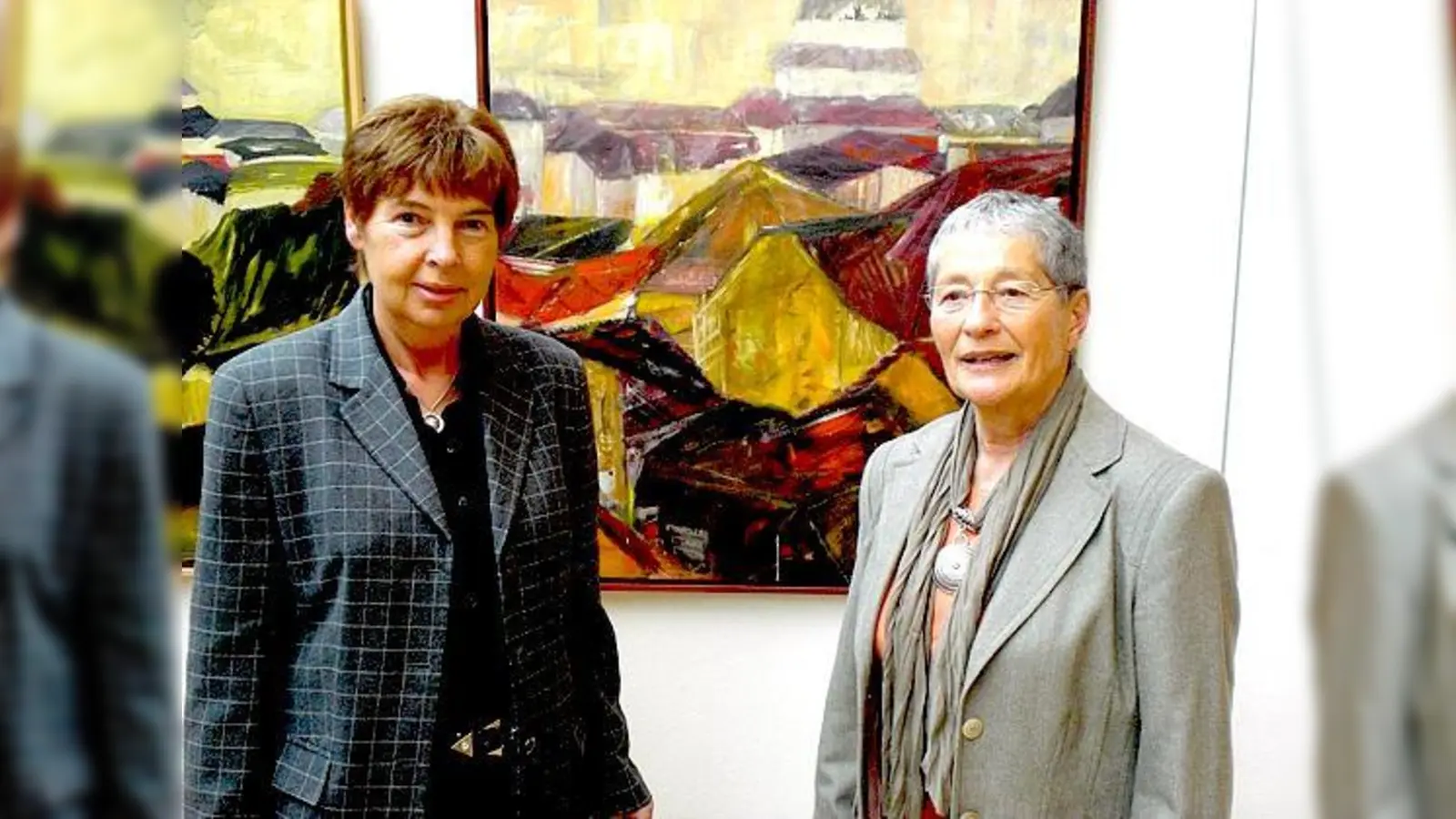 Brigitte Scholle präsentiert stolz die diesjährige Künstlerin der Aktion »VdK und Kunst«.	 (Foto: VA)