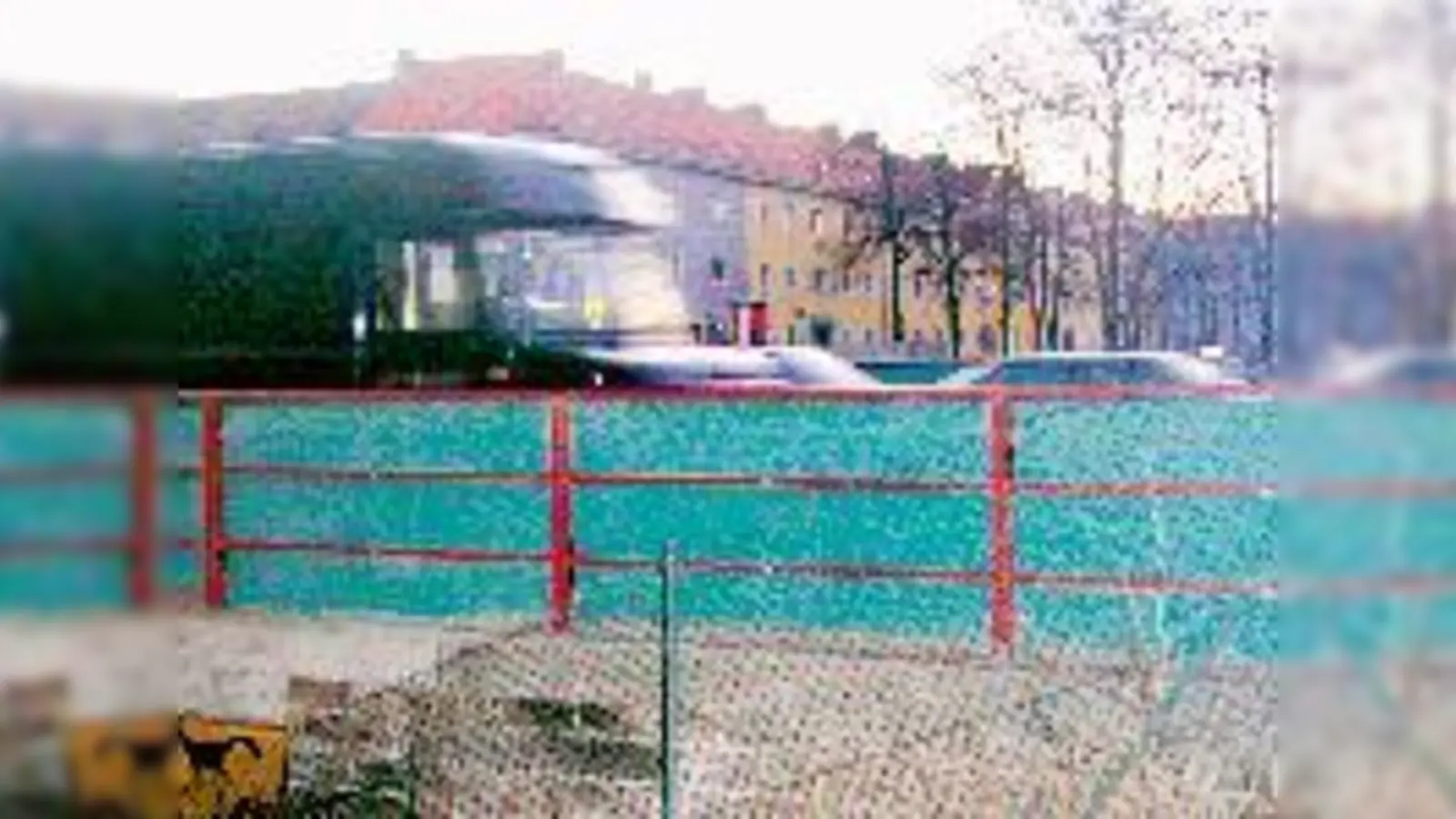 Auch wenn es so aussieht: Freimann ist hier noch nicht zu Ende. Doch verstärkte Lärmschutzmaßnahmen werden die Trennung optisch verschärfen, befürchten Mitglieder des Bezirksausschusses.	 (Foto: ta)