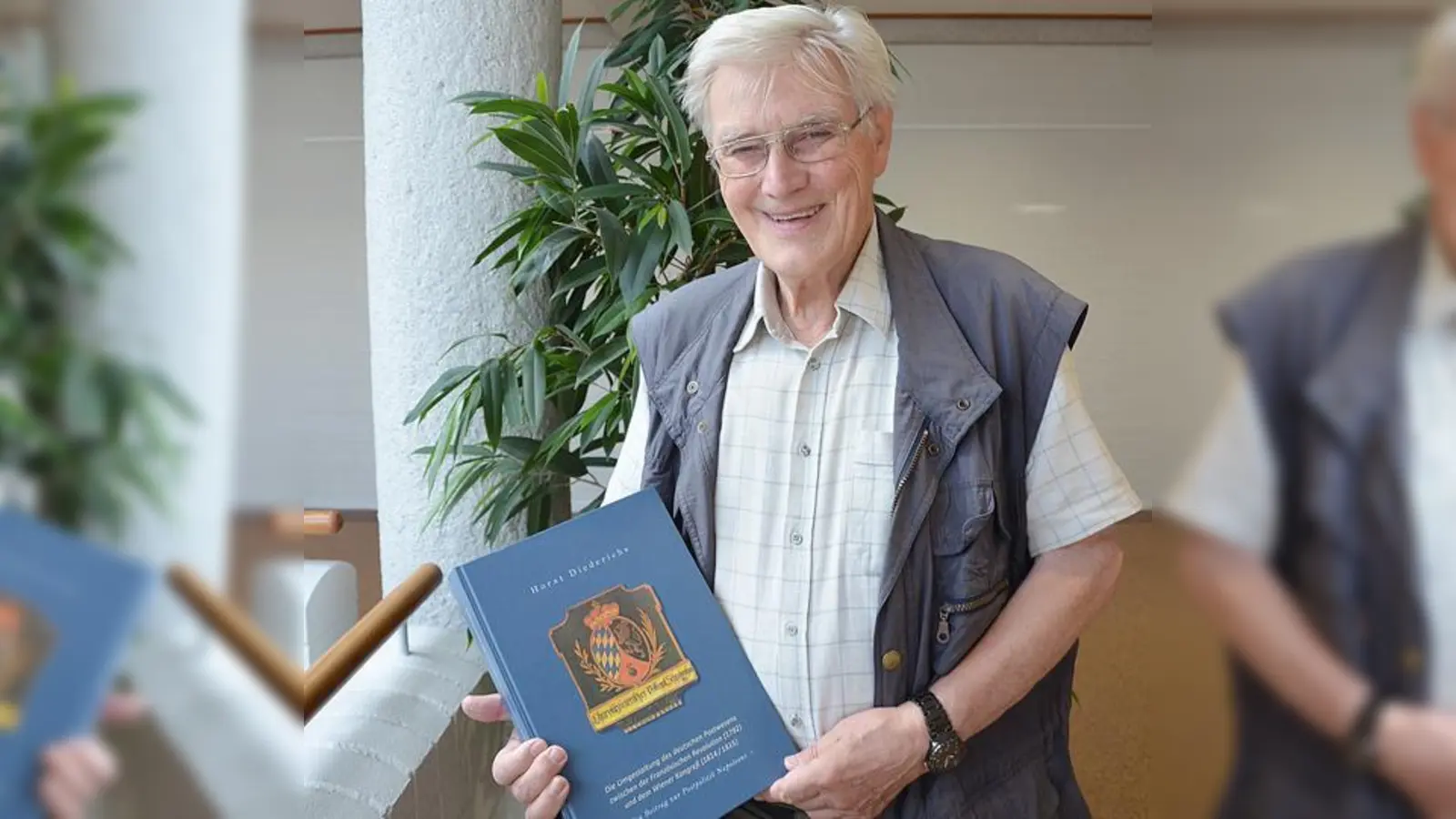Horst Diederichs mit seinem ausgezeichneten posthistorischen Buch.	 (Foto: MO)
