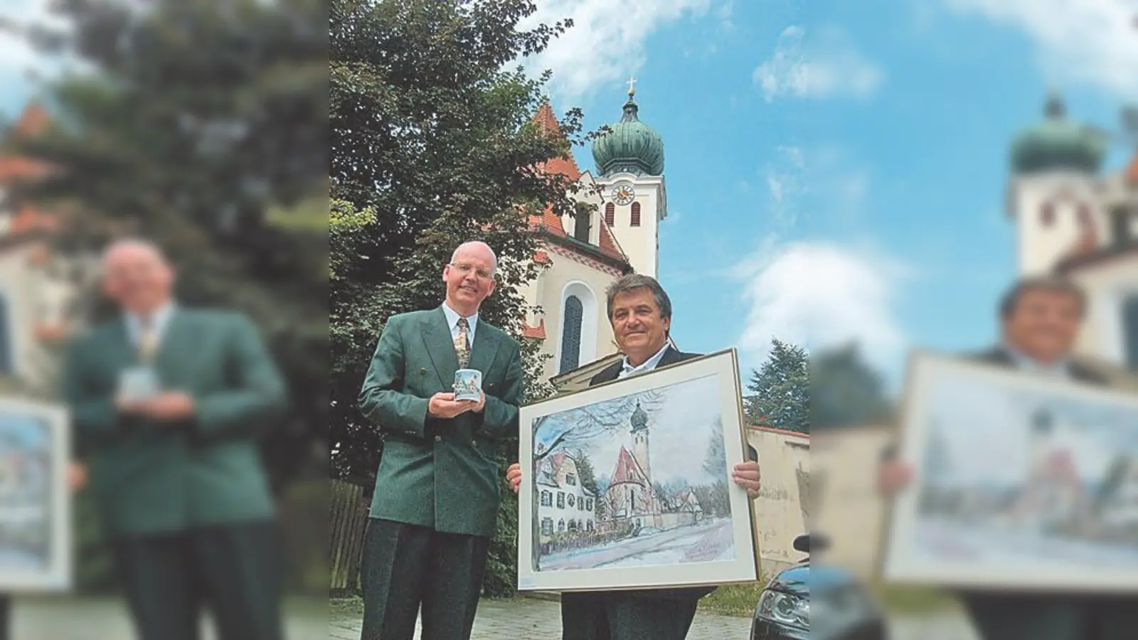 Pfarrer Wechselberger erhielt von dem Künstler Werner Kerscher das erste Kaffeehaferl.  (Foto: Privat)