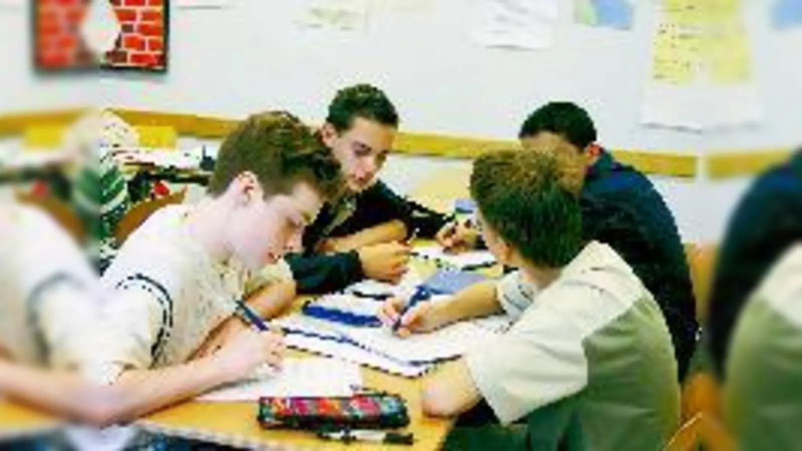 Jungs lernen anders als Mädchen, das wissen auch (v.l.) Schulleiterin Dr. Ingrid Neuner, Bürgermeisterin Gertraut Burkert und Stadtschulrätin Elisabeth Weiß-Söllner	 (Foto: rme)