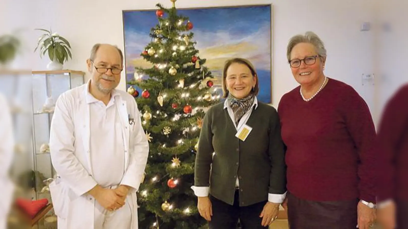 Dr. Hans Pohlmann, Verena Gräfin von Plettenberg und Hedwig Gräfin zu Münster freuen sich mit allen anderen Veranstaltern auf viele Besucher beim Weihnachtsmarkt. 	 (Foto: hw)