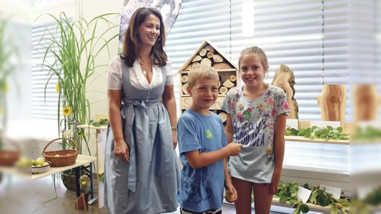 Landwirtschaftsministerin Michaela Kaniber hat am 16. Juni auf dem Sommerhoffest des Ministeriums die Projektwochen »Sommer.Erlebnis.Bauernhof« gestartet.                          (Foto: VA)