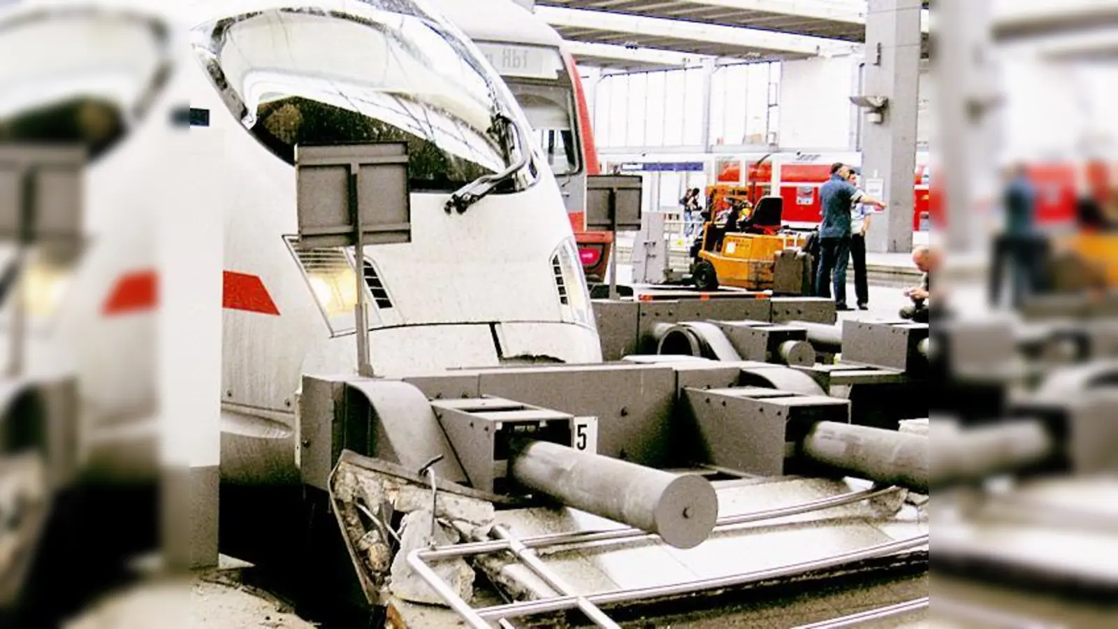 Gegen die Wucht des ICE konnte der Prellbock nicht mehr seine Aufgabe erfüllen.	 (Foto: Bundespolizei)