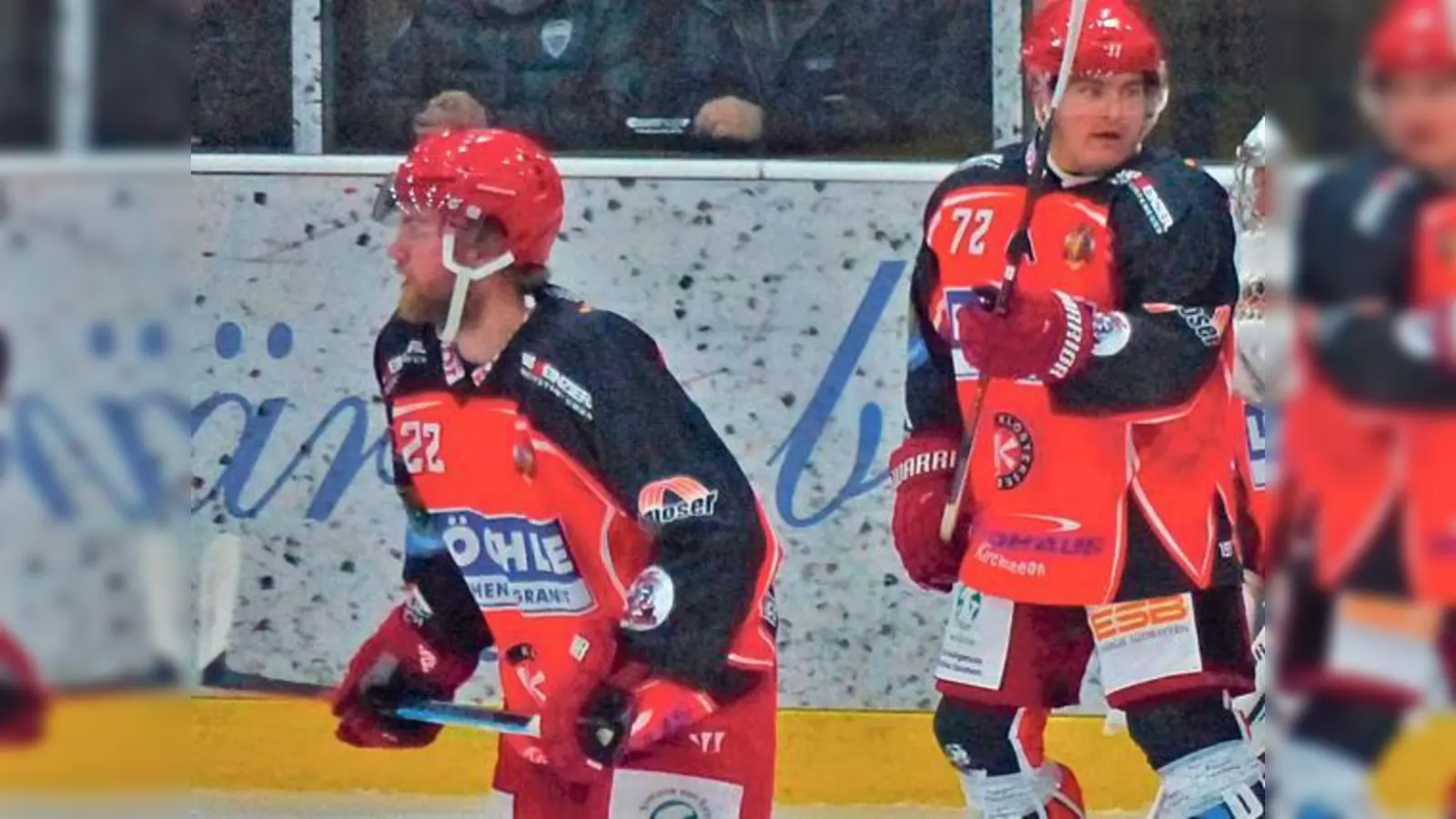 Cole Gunner (links) sorgte mit zwei verwandelten Penaltys für den Siegtreffer gegen Sonthofen.	 (F: smg)