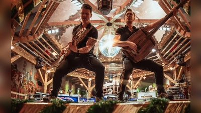 Die Partyband Cagey Strings sorgt am Eröffnungsabend für gute Stimmung auf Bühne 1. (Foto: san2design)