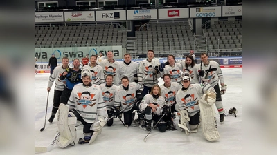 Das neu zusammengestellte Team der Hockeynerds freut sich über seinen Sieg in Augsburg.  (Foto: Hockey Nerds)