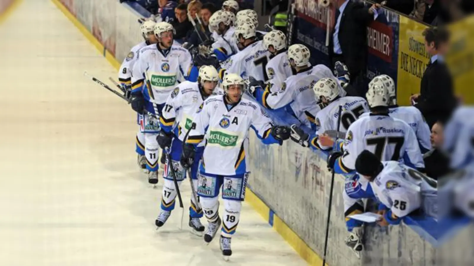 Sie haben gekämpft, es hat nicht gereicht. Dennoch müssen sich die Spieler des EHC keine Vorwürfe machen.	 (Foto: Heike Feiner)