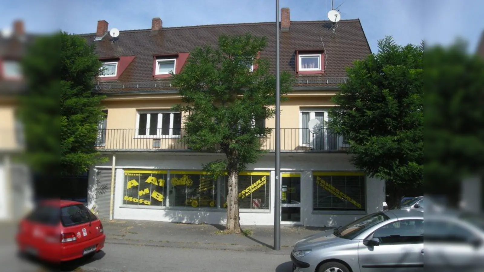 Bild 1: ehemals Kolonialwaren Eisenhammer, jetzt Fahrschule (Foto: Demmel)