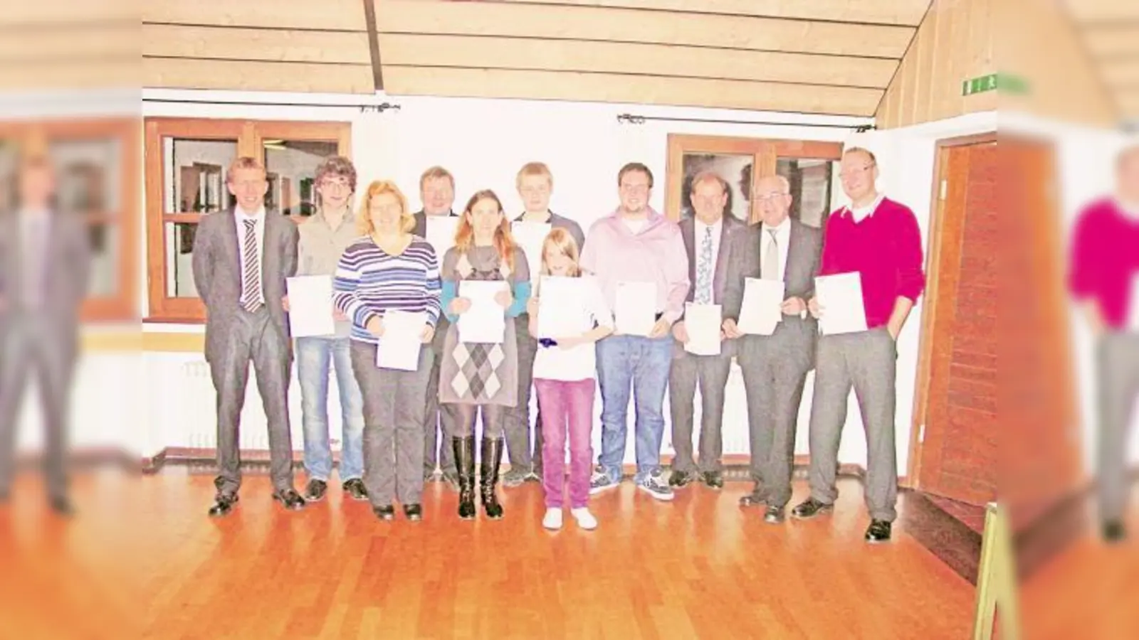 Stefan Vohburger (links) ehrte langjährig Aktive. Nicht auf dem Foto: Sascha Homann und Monika Forstner.  (Foto: Privat)