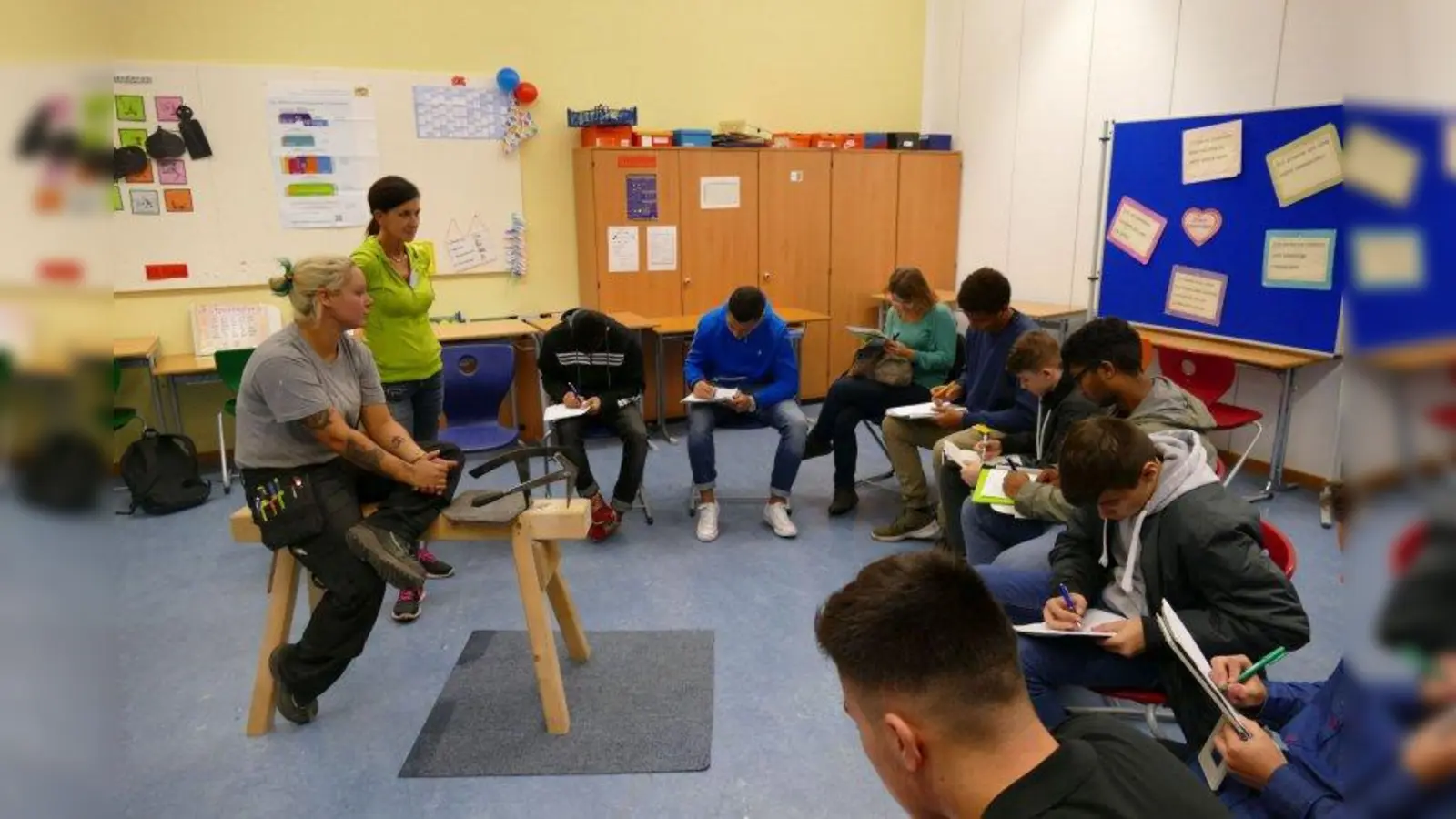 Am Berufsinformationsabend in der Mittelschule an der Fürstenrieder Straße bekamen die Schüler die Gelegenheit, verschiedene Handwerksberufe „live“ kennenzulernen. (Foto: MS Fürstenrieder Straße)