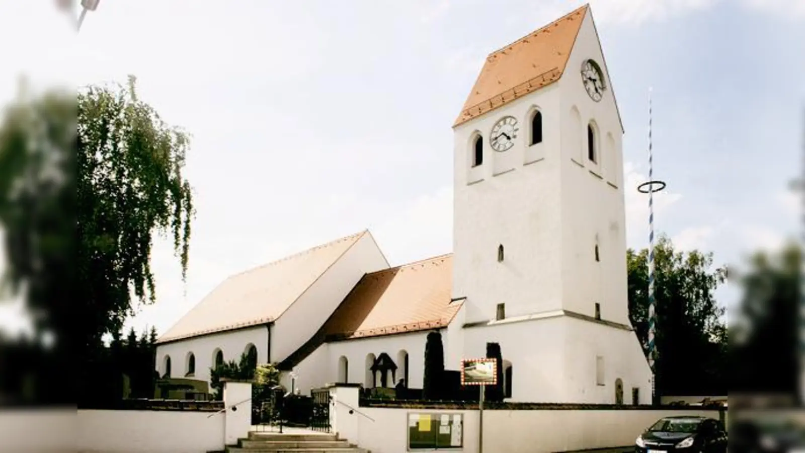 Die Kirche St. Michael gibt es schon lange  bis ins Jahr 1052 geht die Geschichte zurück  die eigenständige Pfarrei erst seit 50 Jahren.	 (Foto: pt)
