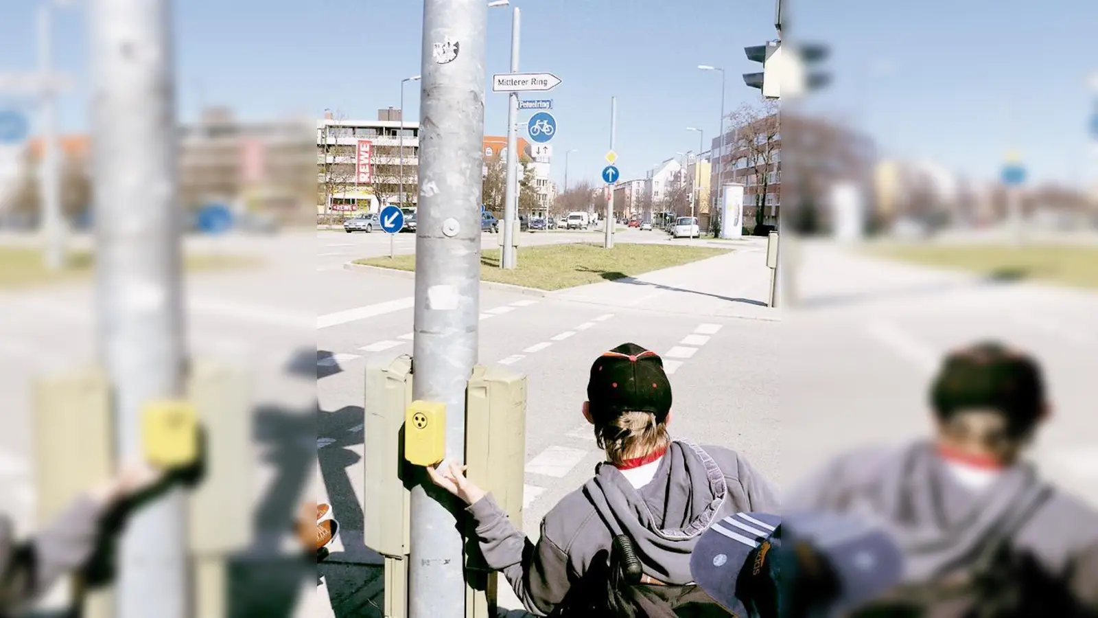 Die Teilnehmer testeten, ob Blinde wirklich sicher über die Straße gehen können. 	 (Foto: Privat)