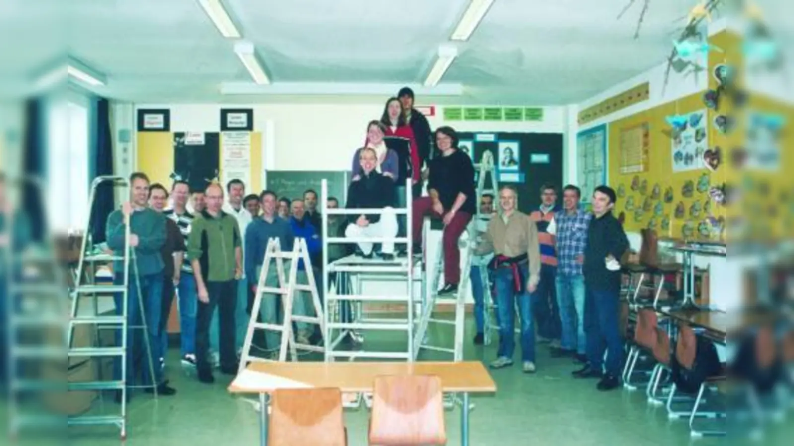 Samstagsarbeit in der Grundschule an der Eversbuschstraße: Eltern und Lehrkräfte dämmten Klassenzimmer. (Foto: pi)