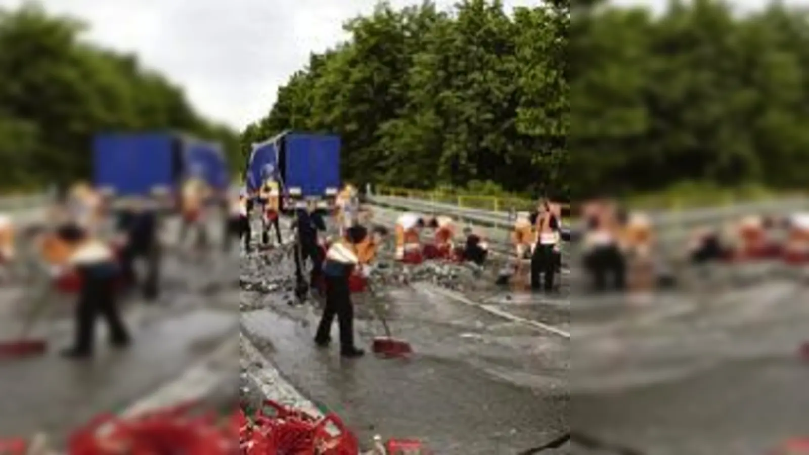Die Feuerwehr unterstützte die Autobahnmeisterei bei den Aufräumarbeiten. 	 (Foto: Feuerwehr)