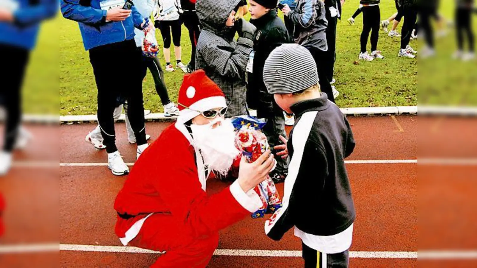 Am Ziel wartete der Nikolaus mit Überraschungen für die Teilnehmer.	 (Foto: Privat)