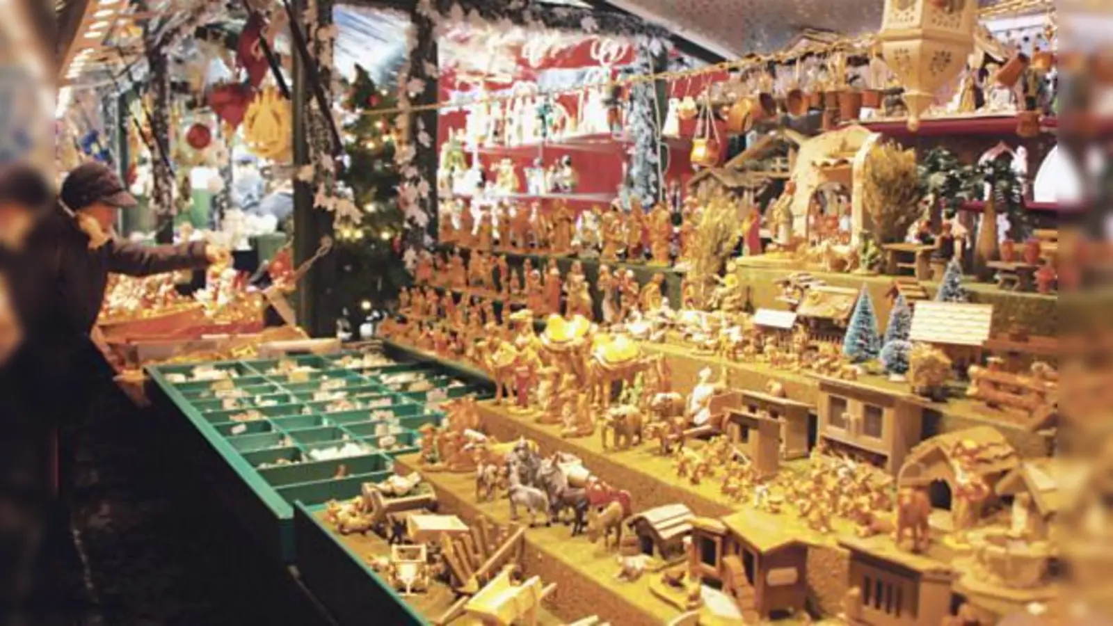 In Bad Hindelang besucht die Gruppe den Erlebnis-Weihnachtsmarkt. 	 (Foto: Horst-Dieter Marc)