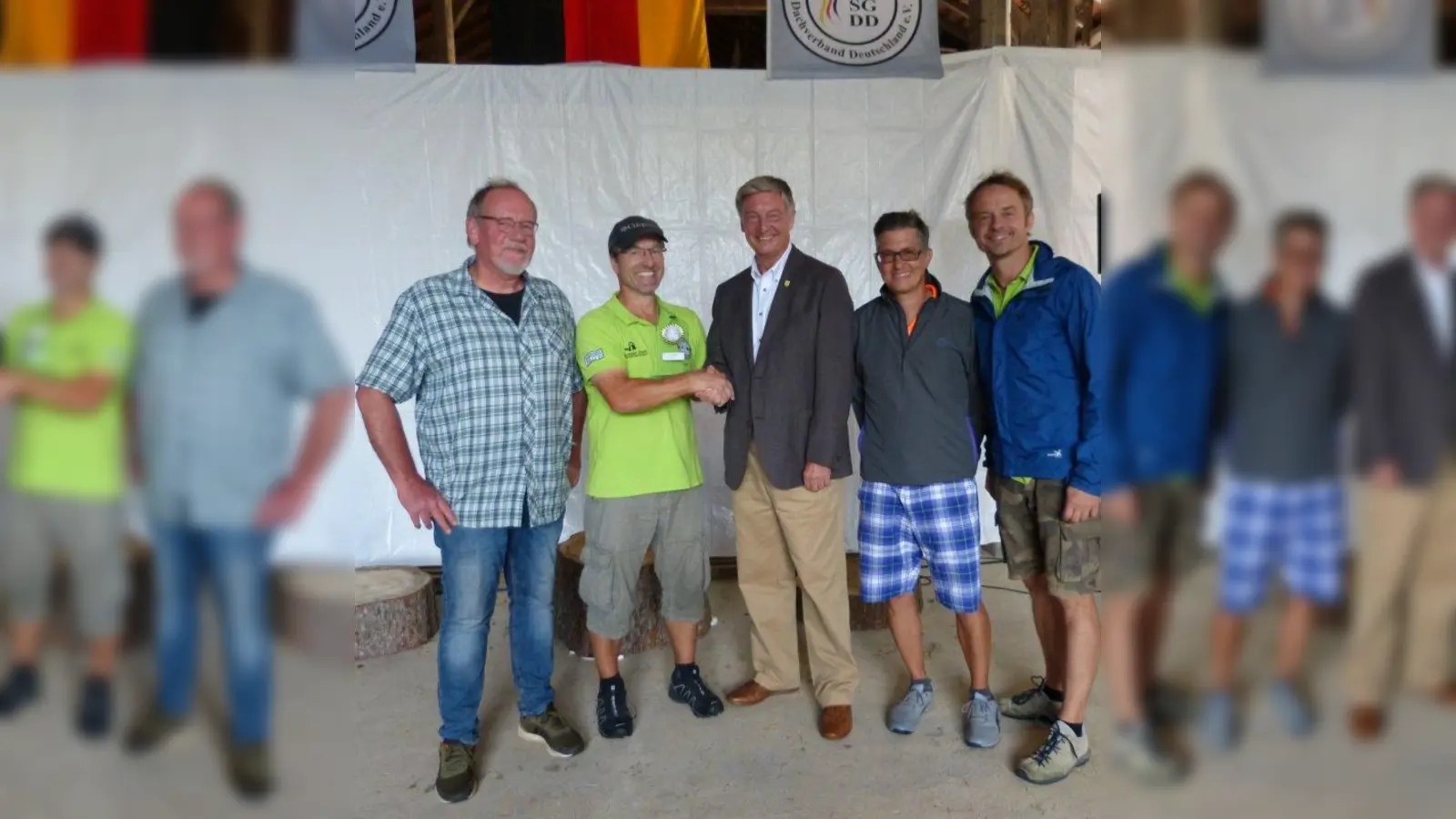 Konrad Buritz (Vorsitzender des SwinGolf Dachverband Deutschland), Carsten Heß, Frederik Röder, Jochen Franz (Vorsitzender des SwinGolf Club Alling), Andreas Wiedmann (Eigentümer und Betreiber der SwinGolf Anlage Angerhof) (von links). (Foto: Gemeinde Alling)