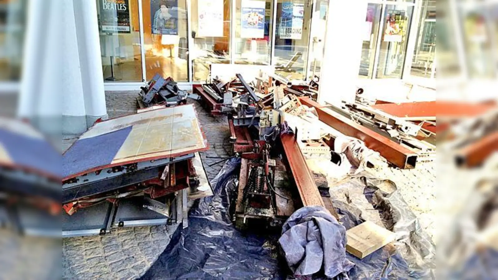 Die Baustelle gehört der Vergangenheit an: Nun erstrahlt die Stadthalle Erding wieder in neuem Glanz.	 (Foto: VA)