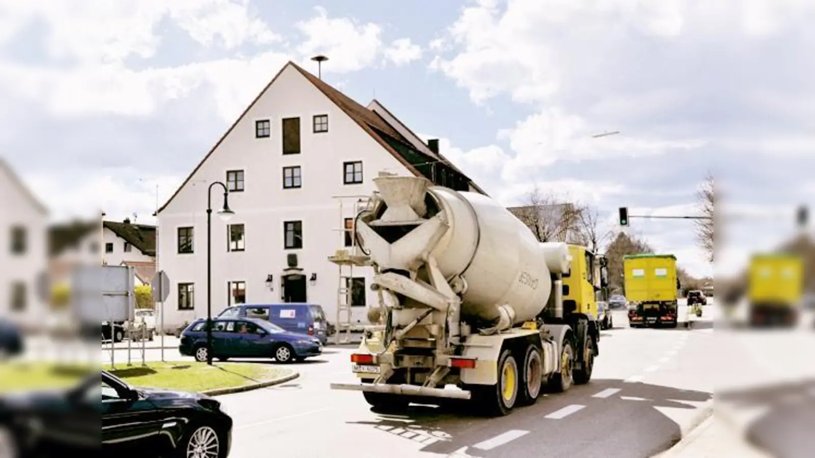 15.000 Fahrzeuge täglich: Hohenbrunn hat genug vom lärmenden Durchgangsverkehr. (Foto: Schwarz-Mehrens)