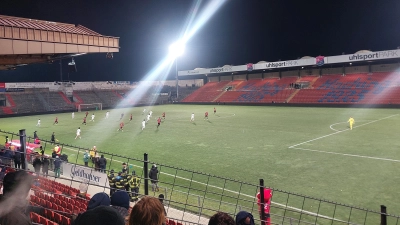 Eine Frage fürs Fußballquiz: Im Sportpark Unterhaching spielt der bis heute letzte DFB-Hallenmeister. Die SpVgg Unterhaching holte den Titel 2001. (Foto: bas)