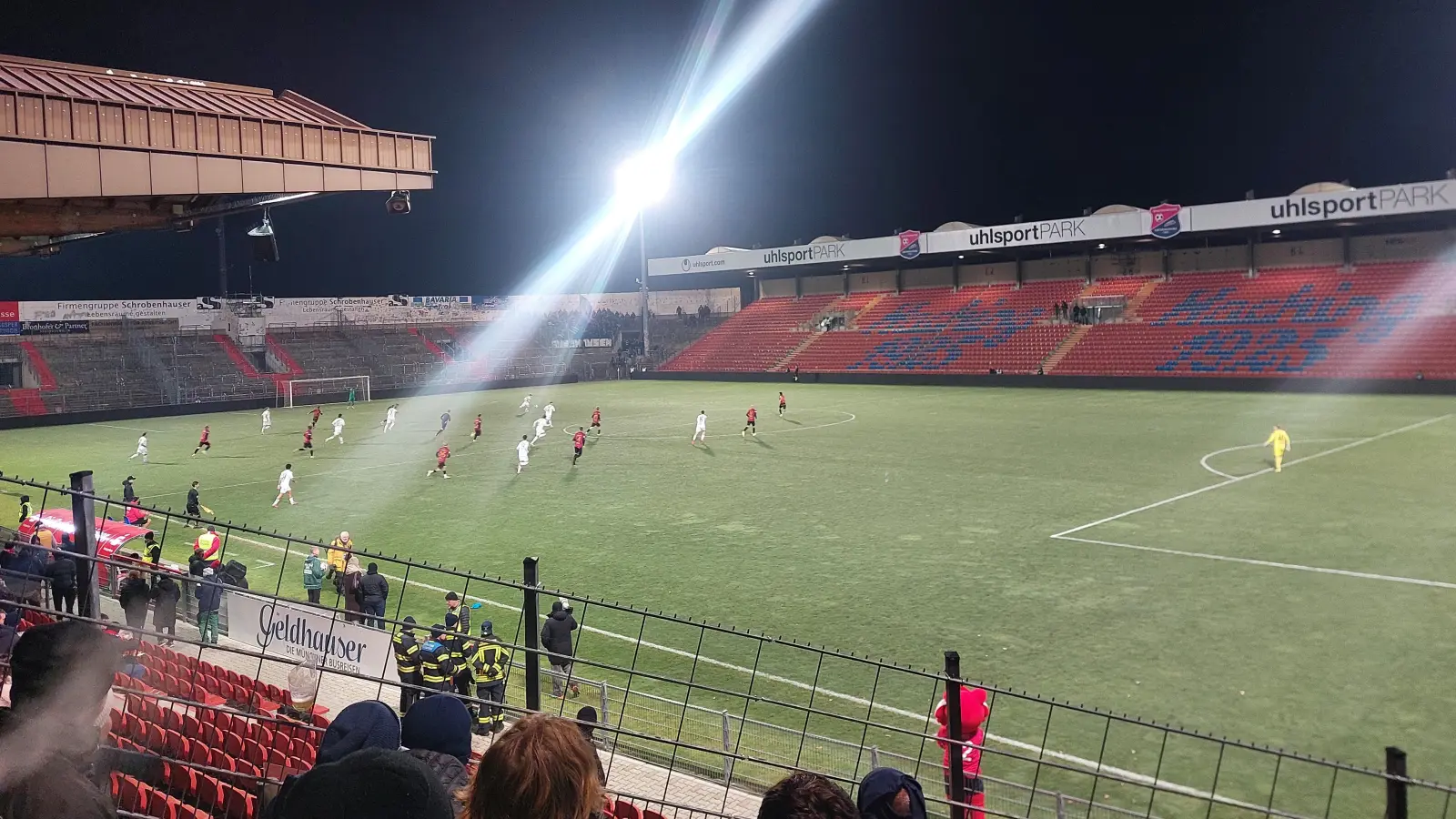 Eine Frage fürs Fußballquiz: Im Sportpark Unterhaching spielt der bis heute letzte DFB-Hallenmeister. Die SpVgg Unterhaching holte den Titel 2001. (Foto: bas)
