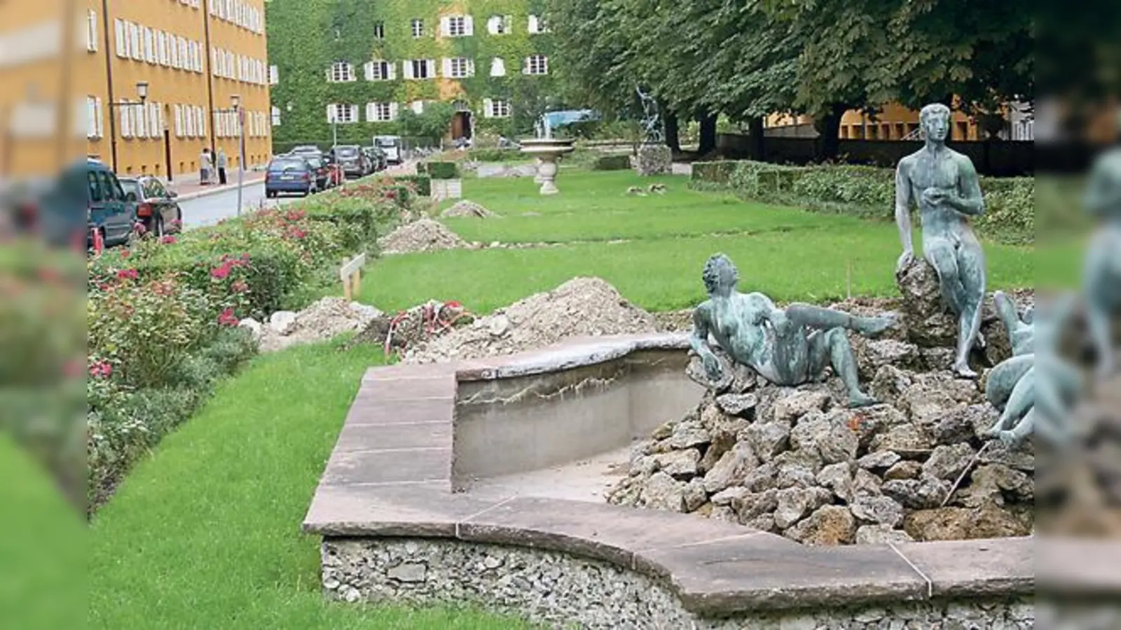 Rund um die Brunnen in der Borstei werden derzeit die Wege gründlich saniert.	 (Foto: Wally Schmidt)