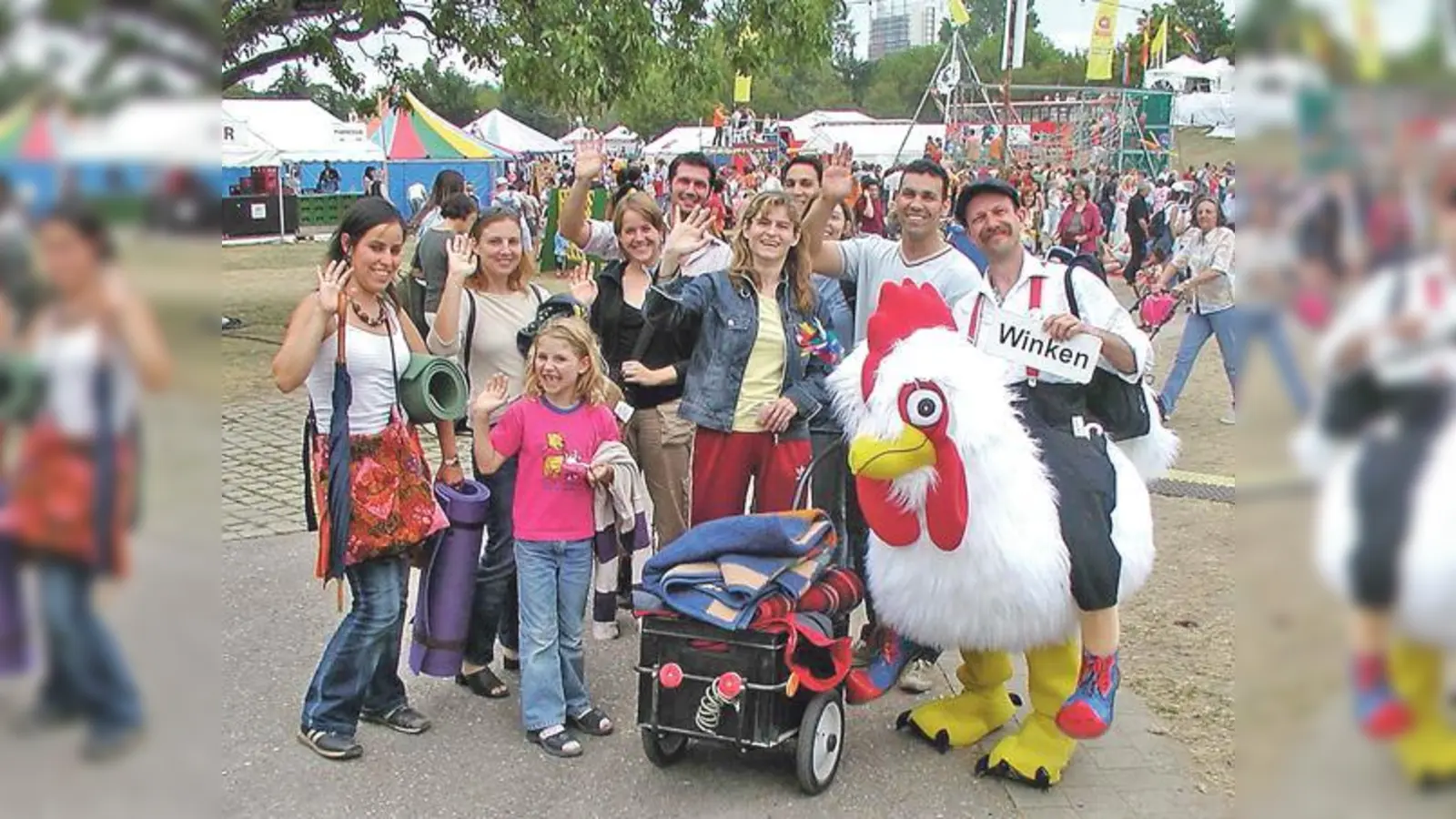 Der Walk-Act Huhn gehört zu den vielen fröhlichen Elementen des Straßenfestes am Sonntag.	 (Foto: Schuster)