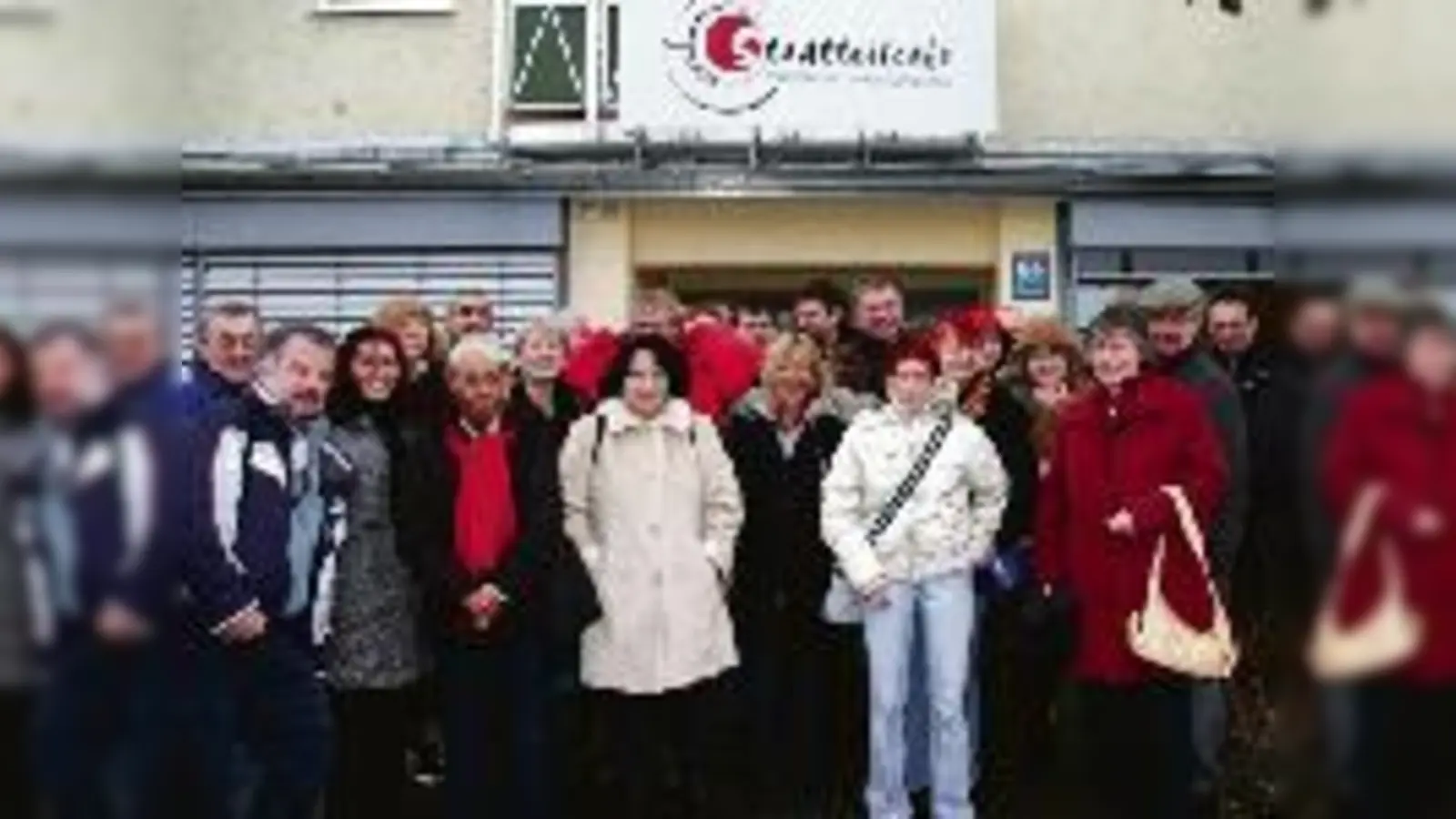 Station Eins der  (Foto: Die Bremer Besucher machten sich gemeinsam mit dem Bewohnerstammtisch ein Bild vom Stadtteil. S. Suchopar)