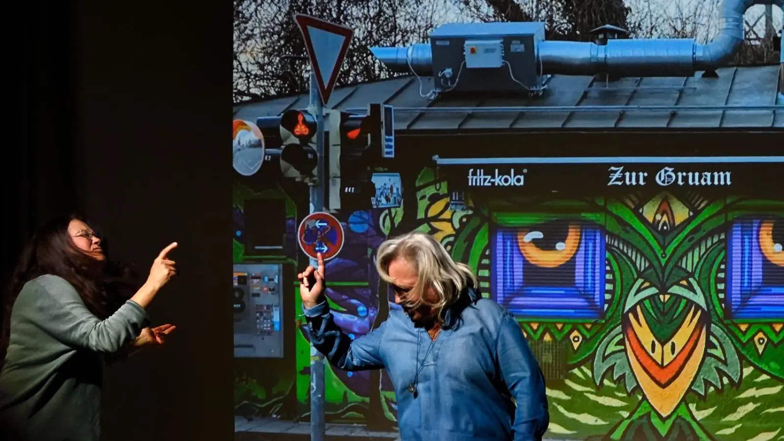 Das Improvisationstheater geht mit der Reihe »München erzählt« neue Wege und gibt den Figuren im Viertel eine Bühne.  (Foto: Volker Derlath)