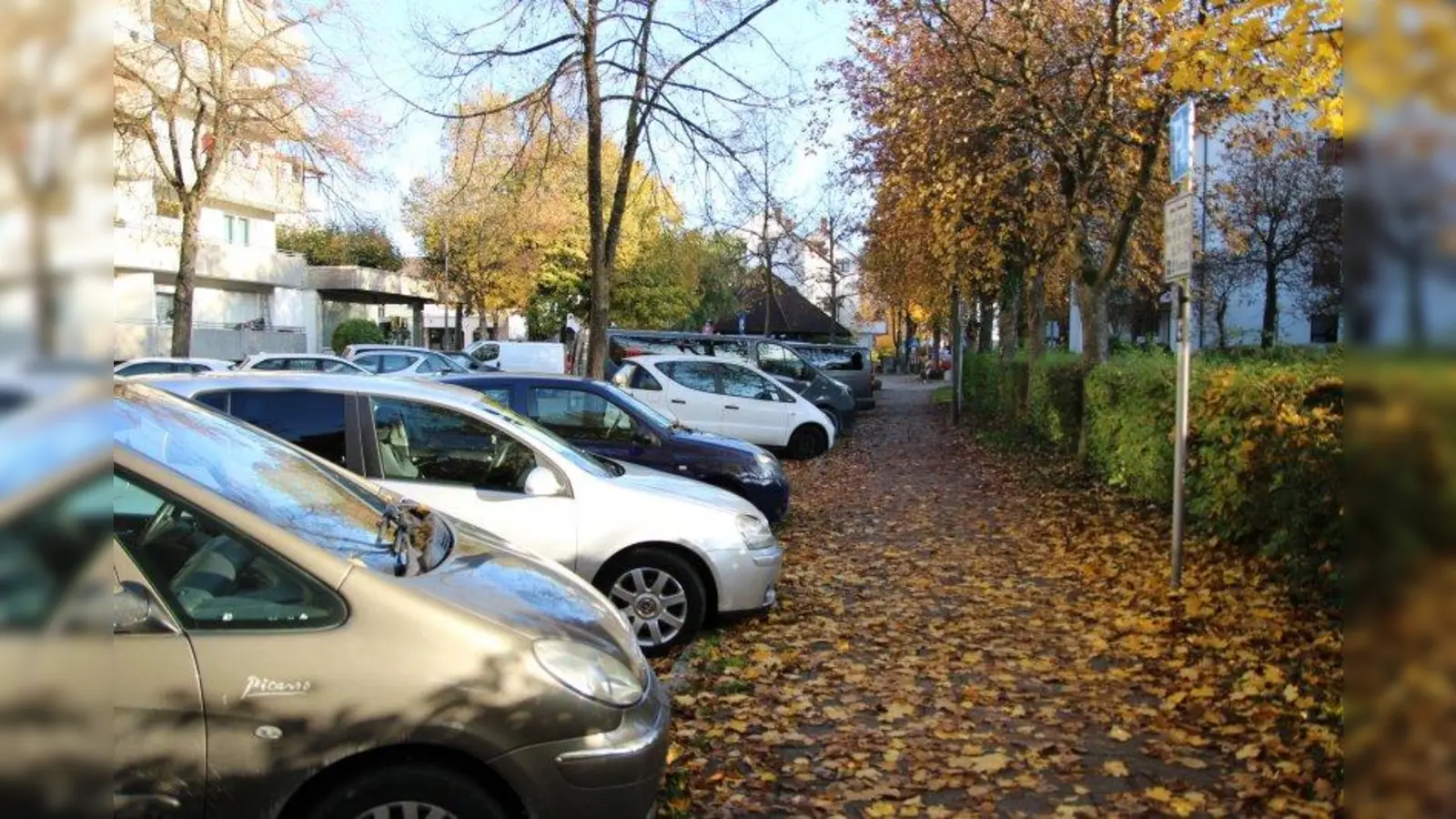 Wer in Karlsfeld falsch parkt, bekommt demnächst seinen Strafzettel von der Kommunalen Verkehrsüberwachung Südostbayern. (Foto: sb)