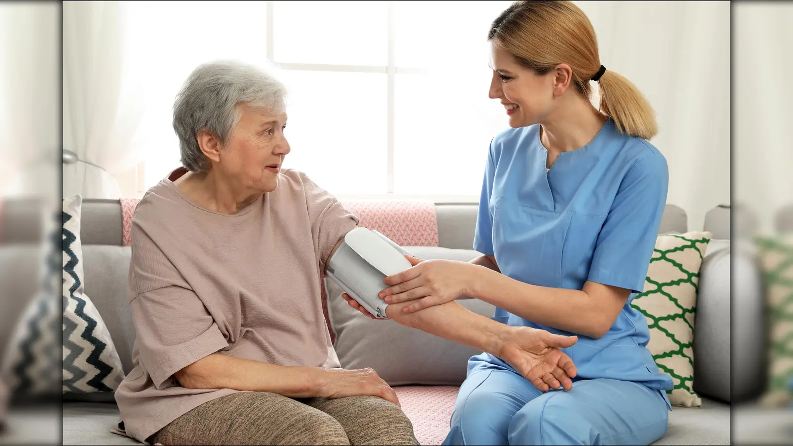 <br>Die Ausbildungen in Altenpflege, Gesundheits- und Krankenpflege und Gesundheits- und Kinderkrankenpflege wurden zusammengelegt und durch die Ausbildung zur Pflegefachkraft ersetzt. (Foto: txn: belchonock/123rf/randstad)