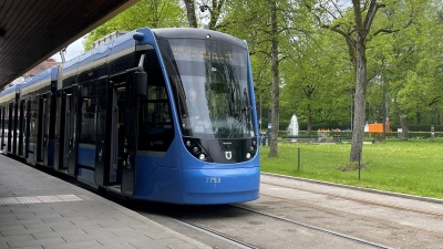 Die stolze Länge einer Trambahn mit 36,6 Metern Länge ist das Ziel des diesjährigen SommerLeseClubs der Bibliothek Grünwald. (Foto: hw)